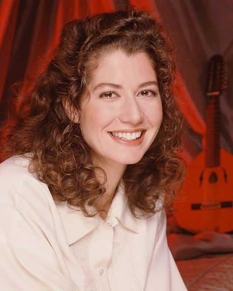 Amy Grant Songs, Amy Grant, Celebrities Photos, Blonde Curly Hair, Hairstyles For Women Over 50, Black Curly Hair, Black And Blonde, Fringe Hairstyles, Hairstyle Look