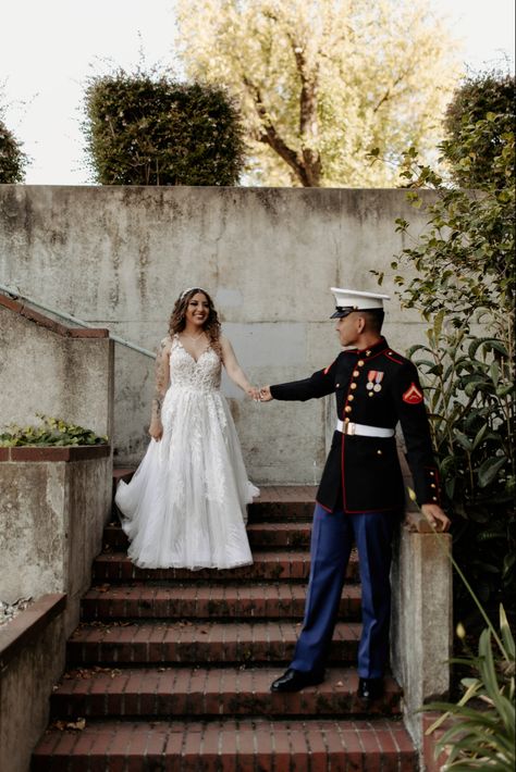 Marine Dress Blues Uniform Wedding Photos, Marine Wife Aesthetic, Marine Engagement Pictures, Dress Blues Marines Wedding, Marine Wedding Photos, Army Uniform Wedding, Marine Relationship, Marine Wedding Ideas, Marine Corp Wedding