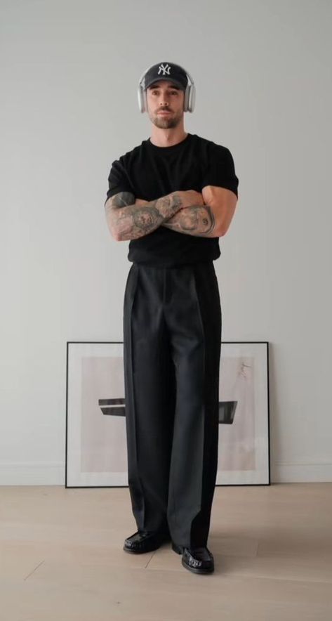 Men Parisian Outfit, Mens Wide Pants Outfit, Korean Street Fashion Mens Formal, Sleek Outfit Men, Casual Dark Outfits Men, Aesthetic Black Outfits Men, Libra Venus Style Men, Black Party Outfit Men, Smart Casual Men Outfit Street Style