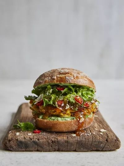 Brick Lane burger | Jamie Oliver vegetarian recipes Vegetarian Burger Recipe, Tofu Burger, Onion Bhaji, Vegetarian Burger, Brick Lane, Burger Buns, Delicious Vegetarian, Veggie Burger, Jamie Oliver