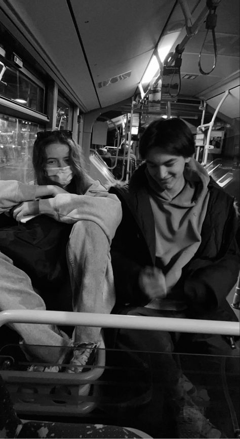 bus night driving friends <3 hoodies jacket black and white Bus Sighting Couple, Bus Love Couple, Bus Couple Aesthetic, Bus Couple, Driving Friends, Girls Holding Hands, Jacket Black And White, Chartered Bus, Anniversary Shoot