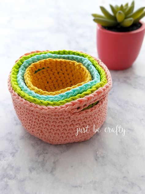 Crochet Nesting Mini Basket Set Tutorial - Just Be Crafty Crochet Mini Basket Pattern, Crochet Mini Basket, Crochet Basket Pattern Free, Nesting Baskets, Crochet Cup Cozy, Mini Basket, Crochet Baskets, Easy Patterns, Crochet Headband Pattern