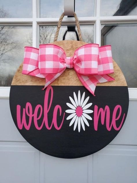 DIY Craft Junkies Front Door Decor Summer, Summer Front Door Decor, Summer Front Door, Door Hangers Diy, Door Crafts, Door Signs Diy, Summer Door Hanger, Wooden Door Signs, Door Wreaths Diy