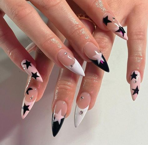 star nail ☆ (creds.: nailzzbysteph on Instagram)