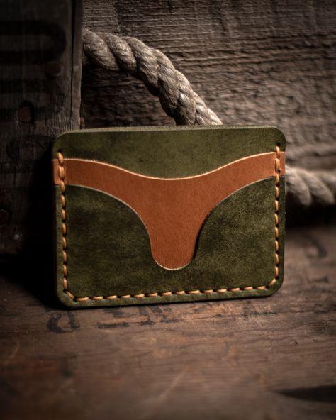 A meticulously made, modern, minimalistic cardholder. Lightweight and built to last; The Quimby Flap Cardholder is crafted using the best Italian Full Grain Leather from the Carlo Badalassi Tannery. Over time, a beautiful dark patina will develop further enhancing its vintage look to this timeless design. The wallet will hold up to 8 cards comfortably. Custom monogram available on the backside of the wallet. Wallet Design Ideas, Free Leather Patterns, Leather Wallet Design, Diy Leather Projects, Leather Wallet Pattern, Leather Travel Wallet, Personalized Leather Wallet, Leather Bag Pattern, Wallet Minimalist