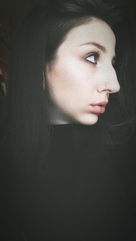 ♡ Hi, its me ig --> @giocave_ Model Big Nose, Nose Anatomy, Hi Its Me, Strong Jawline, Big Nose Beauty, Pretty Nose, Face Profile, Jewish Girl, Beauty Smile