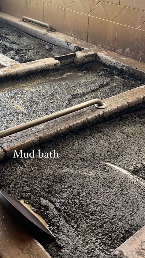 This is a mud bath- help with exfoliating dead skin cells. Relax sore muscles and joints Mud Pool Spa, Mud Wrap Spa, Mud Bath Spa, Mud Spa, Better Everyday, Bath Aesthetic, Ayurvedic Skin Care, Thermal Baths, Mud Bath