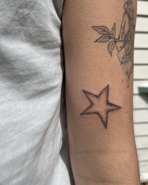 Dot Work Star Tattoo, Dotted Star Tattoo, Rockstar Tattoo Ideas, Rockstar Tattoos, Rockstar Art, Dotted Tattoo, Dotwork Tattoo, Rockstar Tattoo, Tattoo Chart