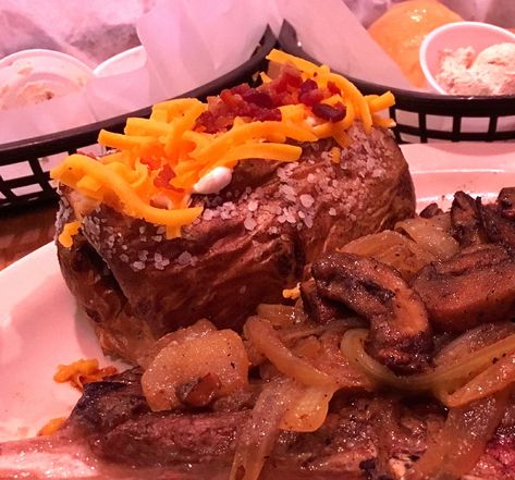 Texas Roadhouse Loaded Baked Potato Recipe - Secret Copycat Restaurant Recipes Texas Roadhouse Mushrooms Recipe, Texas Roadhouse Recipes, Baked Potato Recipe, Steakhouse Recipes, Mashed Potatoes Recipe, Loaded Baked Potato, Baked Potato Recipes, Texas Roadhouse, Loaded Baked Potatoes