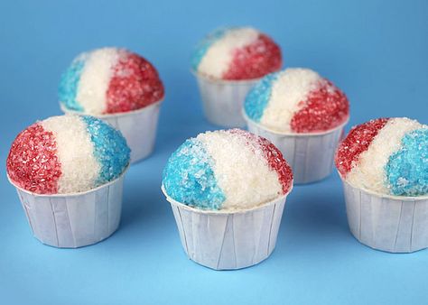 Red, white and blue cupcakes by Bakerella....LOVE THESE! Perfect for the 4th of July and all summer! Snow Cone Cupcakes, Red White And Blue Cupcakes, White And Blue Cupcakes, 4th Of July Cupcakes, Food Pranks, 4th July Food, Giant Cupcake Cakes, Cone Cupcakes, Cupcake Cones