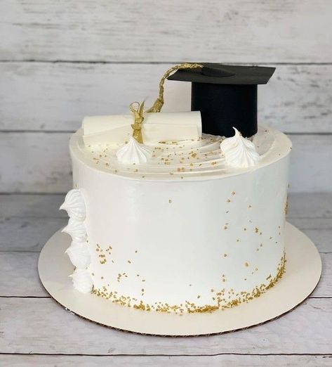 Simple Graduation Cakes, Graduation Cake Designs, Congratulations Cake, Graduation Cake Ideas, Grad Cakes, Graduation Party Desserts, Graduation Desserts, Graduation Party Table, Graduation Party Cake