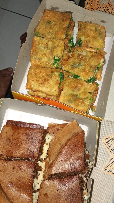 Pap Martabak Manis, Indonesian Cuisine, Food Drink Photography, Evening Snacks, Indian Food Recipes Vegetarian, Snap Food, Indonesian Food, Instagram Food, Food Snapchat