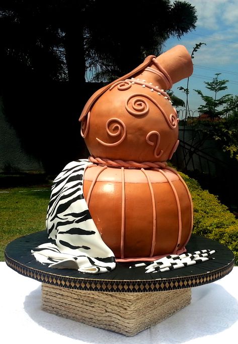 Traditional Cakes Wedding African, Afrocentric Wedding, African Wedding Cakes, African Cake, Zulu Wedding, African Inspired Wedding, African Vibes, Extravagant Wedding Cakes, Buttercream Cake Designs