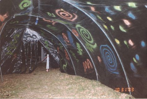 blacklight tunnel Haunted Driveway Ideas, Haunted Corn Maze Ideas, Diy Halloween Tunnel Ideas, Scary Halloween Tunnel Ideas, Diy Tunnel Entrance, How To Make A Tunnel For Halloween, Halloween Tunnel Ideas, Halloween Tunnel, Black Light Halloween