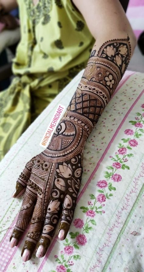 Full Hand Back Mehndi Designs, Back Hand Mehndi Bridal, Mehndi Designs Bridal Back Hand, Mehandi Back Hand Designs, Full Back Hand Mehndi Designs, Bridal Back Hand Mehndi Design, Wedding Henna Designs, Back Hand Mehndi Design, Rajasthani Mehndi Designs