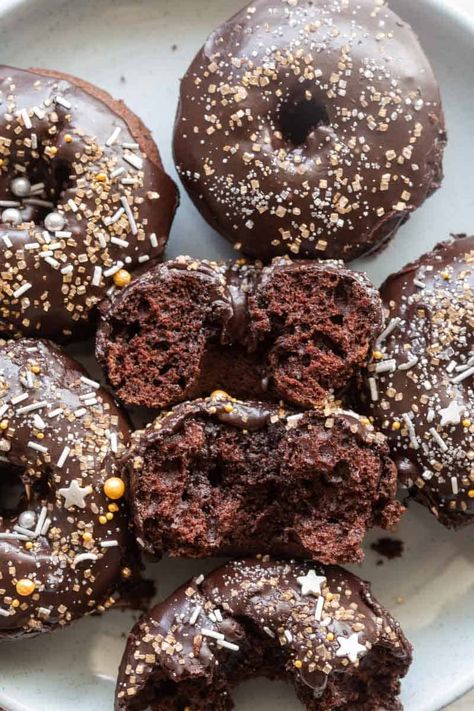 High Protein Donuts, Dairy Free Chocolate Frosting, Protein Donuts Recipe, Protein Donuts, Protein Baking, Under 100 Calories, Protein Treats, Protein Powder Recipes, Protein Desserts