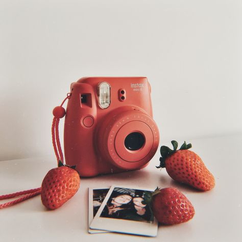 Red Polaroid Camera, Poloroid Printer, Instax Aesthetic, Rouge Aesthetic, Polaroid Instax Mini, Camera Painting, Red Camera, Aries Aesthetic, Polaroid Instax