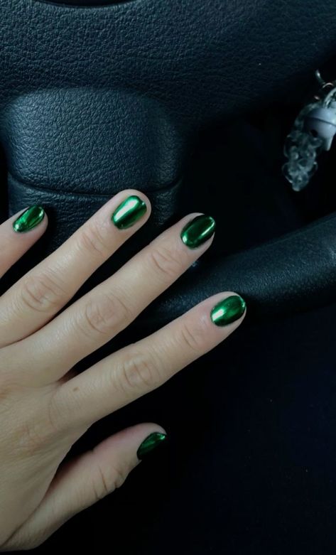 metallic green nails inspo Green Mettalic Nails, Green Simple Nails, Green Metallic Nails, Metallic Green Nails, Nail Metallic, Nails April, Foundation Swatches, Metallic Art, Metallic Nail