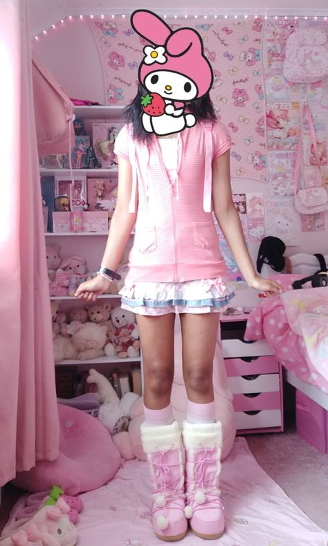 girls cutecore kawaii sanrio room outfit clothes mezzo piano sugarbunnies mother garden strawberry crocs jojifuku jfashion aesthetic Cutegore Outfit, Cutecore Outfit Ideas, Kawaiicore Fashion, Kawaiicore Outfit, Creepy Cute Outfits, Dolly Coquette, Cutecore Outfit, Female Pics, Cutecore Clothes