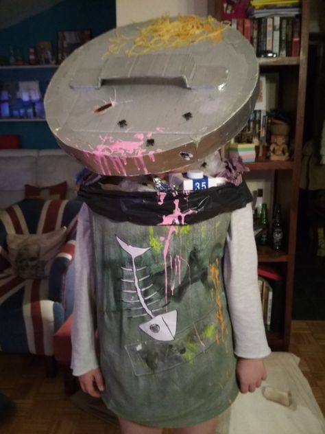 Garbage Halloween Costume, Garbage Costume Diy, Trash Bag Costume, Garbage Costume, Trash Can Costume, Diy Trash Can, Recycling For Kids, Halloween Express, Diy Halloween Projects