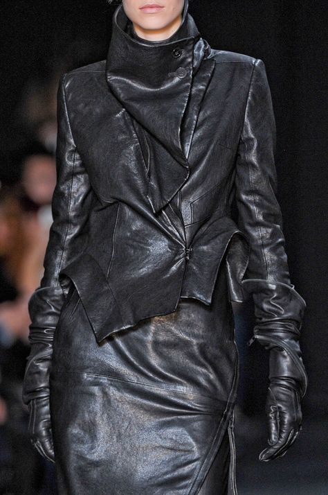 Ann Demeulemeester 120614 Futuristic Fashion, Celebrity Tattoos, Ann Demeulemeester, Dark Fashion, Leather Dress, Mode Inspiration, Fashion Details, Rick Owens, Leather Fashion