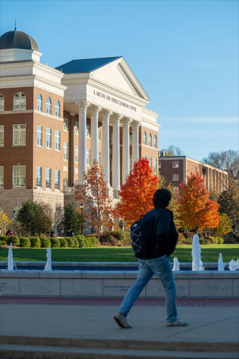 Male college student walking across Belmont's campus wearing a backpack. Belmont University Aesthetic, Belmont University, University Aesthetic, Unc Chapel Hill, Fall Semester, College Aesthetic, Future Dreams, College Campus, Chapel Hill