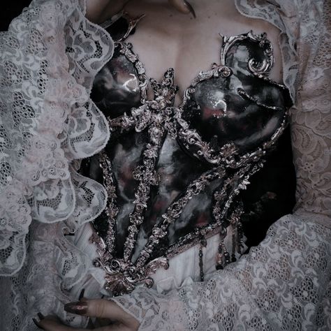 Joyce Spakman, Vampire Corset, The Folk Of The Air, Jude Duarte, Folk Of The Air, Your Throne, Aemond Targaryen, Corset Fashion, Holly Black