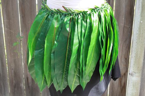 Leaf Skirt Leaf Skirt Diy, Moana Jr, Cosplay Crafts, Luau Ideas, Tahitian Costumes, Ti Leaf, Polynesian Dance, Tahitian Dance, Leaf Skirt