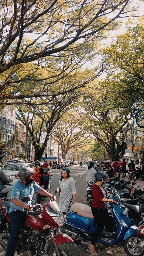 #bangalore #jayanagar #dayvibes #vibing #goodday #morning #tealvibes #busy #colorgrading Bangalore City, Camera Wallpaper, Nightclub Aesthetic, Anime Dancing, Instagram Dp, Feeling Pictures, Shadow Photos, Cool Pictures Of Nature, City Photography