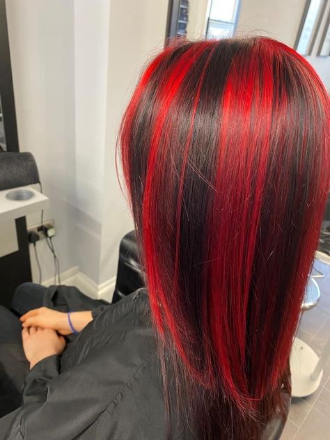 Hair Red Highlights, Halo Hair Color, Red Halo Hair, Hair Color With Bangs, Red Hair Streaks, Red Hair Looks, Skunk Hair, Red Hair Inspo, Dyed Red Hair