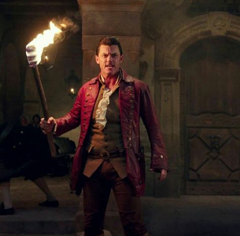 Gaston singing the "Mob song" Gaston Live Action, Villains Tattoo, Gaston Beauty And The Beast, Beast Aesthetic, Villain Fashion, Medieval Men, Beauty And The Beast 2017, Beast Movie, The Beast Movie