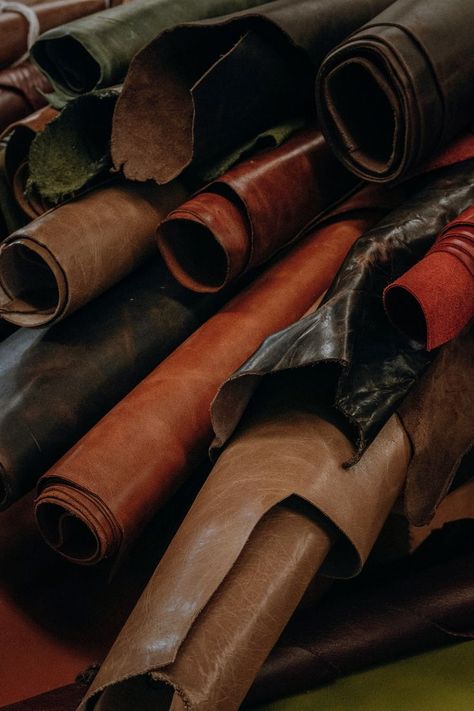 Leather Photo, Artisan Aesthetic, Leatherwork Aesthetic, Leather Aesthetic Texture, Leatherworking Aesthetic, Leather & Lark Aesthetic, Vintage Leather Aesthetic, Leather Mood Board, Italian Craftsmanship