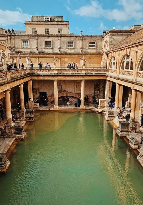 Bath Spa England, Roman Bathhouse, Roman Baths Bath, Peach Farm, Roman Bath House, Neo Art Deco, Visit Bath, Garden Lodge, Minecraft Inspiration