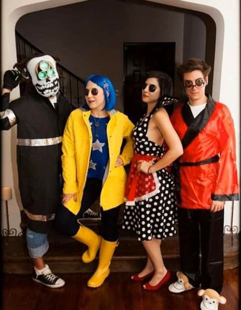 Trio Halloween Costumes Tim Burton, Beetlejuice Trio Costume, Coraline Trio Costume, Coraline Family Halloween Costume, Group Halloween Costumes Both Genders, Famous Groups Of 4, Coraline Group Costume, Horror Movie Group Costumes, Caroline Costume Halloween