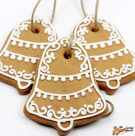 Bell Cookies, Gingerbread Bell, Cardboard Ornaments, Gingerbread Designs, Gingerbread Man Recipe, Gingerbread Cookies Decorated, Gingerbread Crafts, Gingerbread Decorations, Bell Decorations