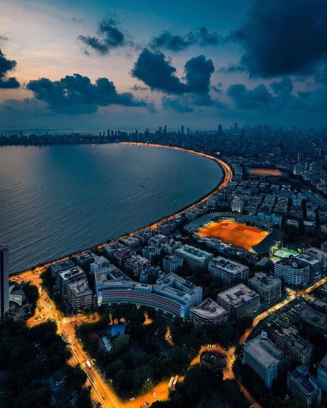 Wassup Mumbai on Instagram: “Queen's Necklace of Gold - Marine Drive Mumbai ❤️❤️😍😍☺️☺️😎😎 . Tag your squad with whom you are missing weekend evenings at Marine Drive? .…” Marine Drive Mumbai, Past Quotes, Marine Drive, Mumbai City, Lord Shiva Hd Images, Mumbai Maharashtra, Mumbai India, Cute Songs, Travel Stories