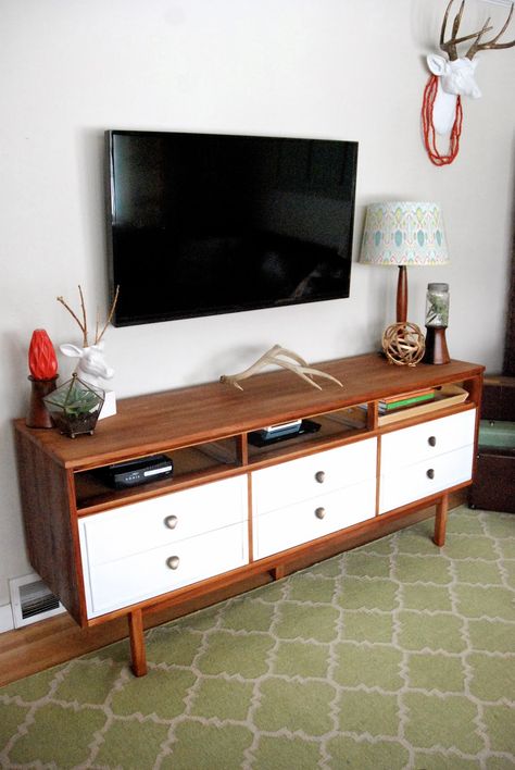 Mid-Century Dresser made into a TV stand Tv Stand Plans, Midcentury Tv Stand, Swivel Tv Stand, Diy Tv Stand, Mid Century Dresser, Diy Tv, Diy Dresser, Tv Decor, Green Door