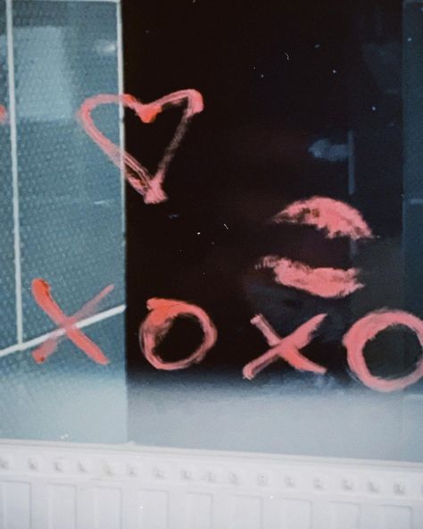 Applying Lipstick Aesthetic, Lipstick On Mirror Aesthetic, Lipstick Mirror Writing, Lipstick On Mirror, Xoxo Aesthetic, Mirror Kisses, Vday Shoot, Aesthetic Lipstick, 27 Birthday