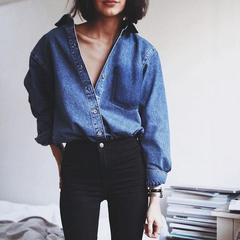 T Shirt Makeover, Corp Perfect, Denim Shirt Outfit, Denim Outfits, Look Retro, All Jeans, Double Denim, Mode Inspo, Inspiration Mode