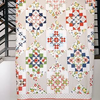 Orchard House, White Quilts, Moda Fabric, Double Wedding, Log Cabin Quilts, Cozy Quilts, Crazy Quilting, Picture Quilts, Pretty Quilt