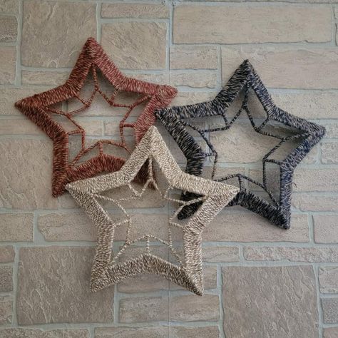 DT frames wrapped in yarn/twine Star Wreath Ideas, Star Wreath Frame, Star Wreaths, Star Wreath Form, Patriotic Crafts Diy, Star Wreath, Burlap Mesh Wreath, Summertime Crafts, Twine Crafts