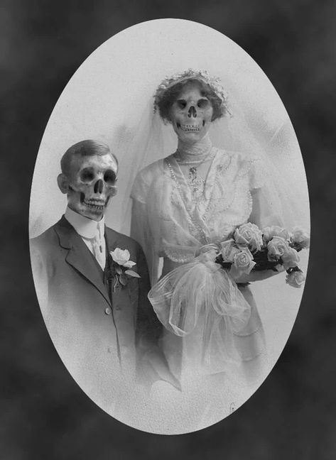 Vintage Halloween Photos, Halloween Forum, Creepy Vintage, Creepy Photos, Creepy Pictures, Old Photography, Dark And Twisted, Halloween 1, Halloween Painting