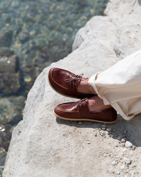 🌊 Sail into Serenity with Atlantis Barefoot Boat Shoes 🌊 Feel the blowing winds, bask in the shining sun, and navigate smooth waves by day. As night falls, stroll under starry skies with the perfect blend of comfort and style. Our Atlantis Barefoot Boat Shoes are designed to keep you grounded while you explore the beauty of the open water. Capture the spirit of your nautical journey, from dawn to dusk. #barefootshoes #barefootjourney #summerstyle #summeressentials #casualchic #happyfeet #le... Barefoot Shoes, Open Water, The Shining, Atlantis, Summer Essentials, Boat Shoes, Casual Chic, Sailing, Nautical