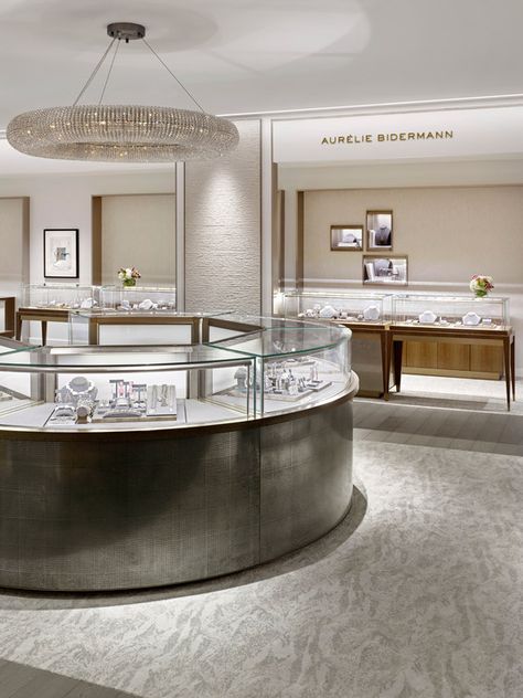 Tiffany Store, Jewelry Store Displays, Jewelry Shop Display, Jewelry Store Interior, Jewelry Store Design, Jewellery Shop Design, Showroom Interior Design, Jewellery Showroom, Store Interiors