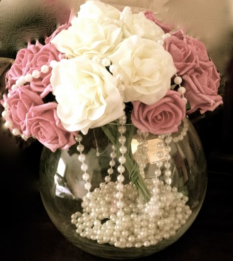 Vase With Pearls And Flowers, Pastel And Pearls Theme, Pearl Floral Centerpiece, Fish Bowl Diy Decor, Pink And Pearl Centerpieces, Pearl And Flower Centerpieces, Rose Gold And Pearls Decorations, Pearl Flower Arrangements, Pearl Event Decor