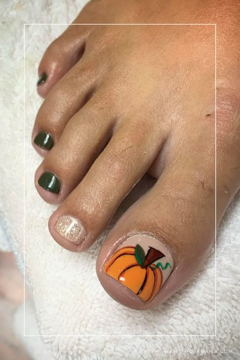 Thanksgiving Toe Nails Fall Season Toe Nails, Brown Pedicure Ideas Toenails, Pumpkin Toenails, Cute Halloween Toe Nails, Cute Fall Toenails, Pedicures For Fall, Fall Toe Nails 2024, Pumpkin Toe Nail Designs, Fall Gel Pedicure