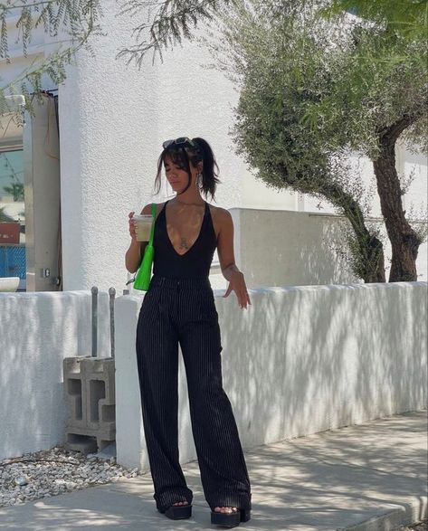 Bbq Outfit Ideas Spring, Site Seeing Outfit Summer, Trending Styles 2024, Basic Womens Outfit, Summer Outfit Nyc, Sommelier Outfit, Mob Wife Aesthetic Summer, Summer Engagement Party Outfit Guest, Black Summer Dinner Dress