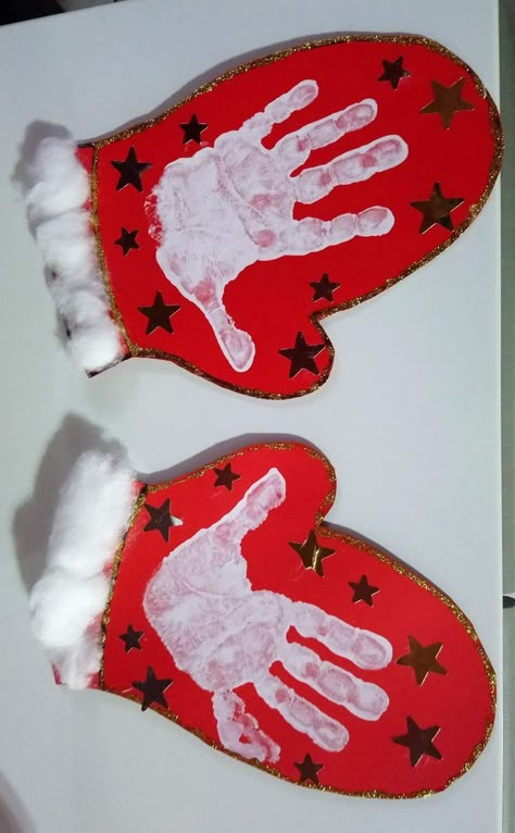 Crafts Infants, Handprint Christmas Crafts, Winter Crafts For Toddlers, Winter Crafts Preschool, Handprint Christmas, December Crafts, Christmas Art Projects, Christmas Crafts For Toddlers, Christmas Gifts To Make