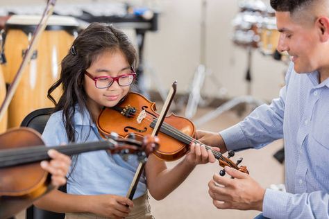 A school transformed itself by giving every student a violin - Classic FM Violin Teacher, Violin Songs, Teacher And Student, Learn Violin, Violin Lessons, Violin Music, Good Readers, Music Student, Kids Study