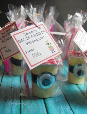 You are One in a MINION, Valentine! Easy and last minute Valentines for the class party | The TipToe Fairy Last Minute Valentines, Minion Valentine, One In A Minion, Pto Today, Printable Valentines Day Cards, Valentinstag Party, Class Valentines, Happy Hearts Day, A Minion